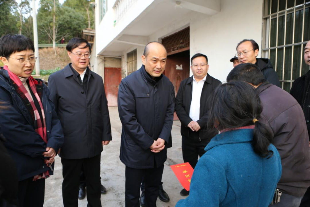 中国残联党组成员、副理事长胡向阳赴四川调研残疾人工作并走访慰问困难残疾人